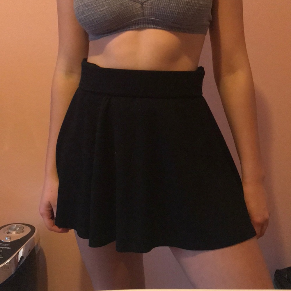 Cute black mini skirt